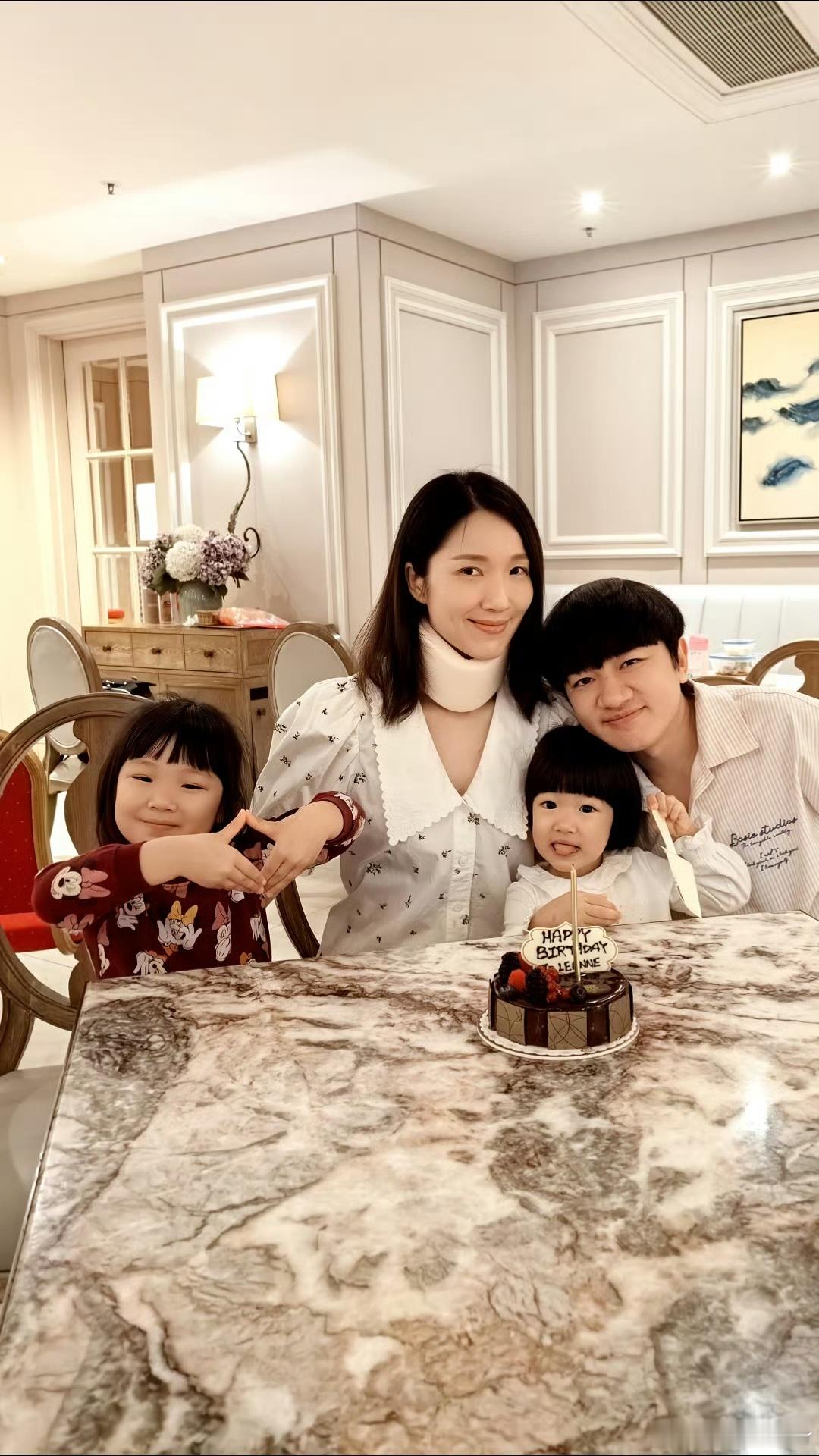 王祖蓝 下一辈子请继续做我孩子  王祖蓝和孩子们的互动总是那么温馨，他真是个好爸