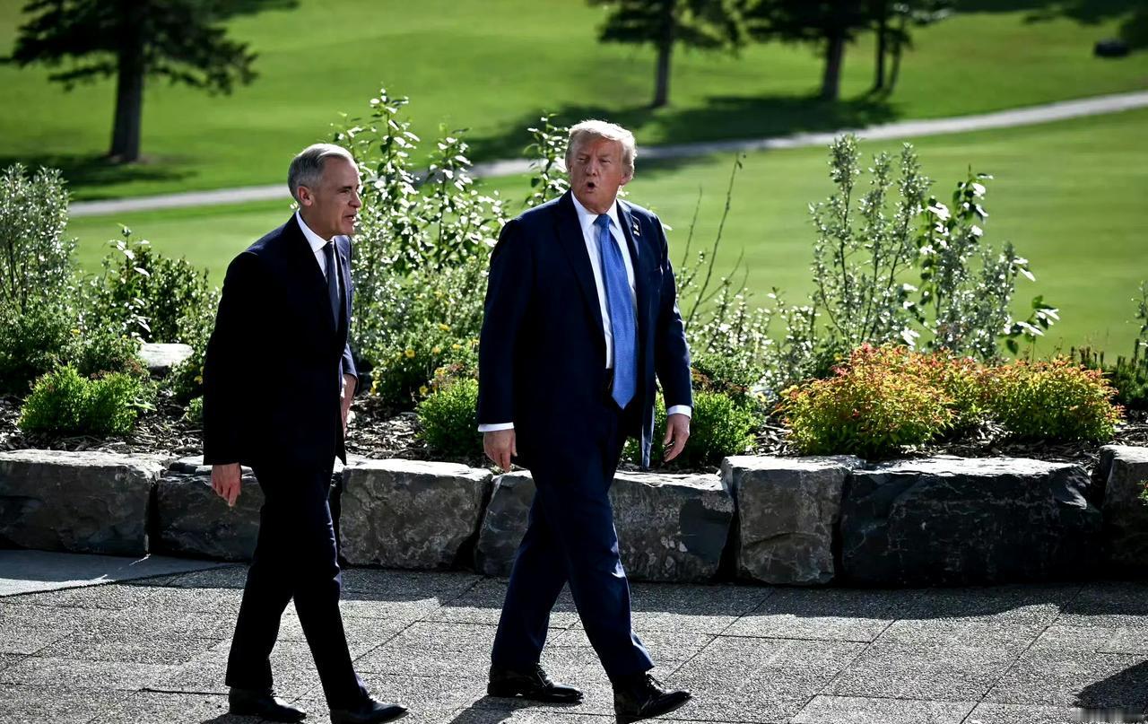 特朗普发帖声称，若加拿大成为中国商品输入美国的中转站，那美国将对加拿大加征100