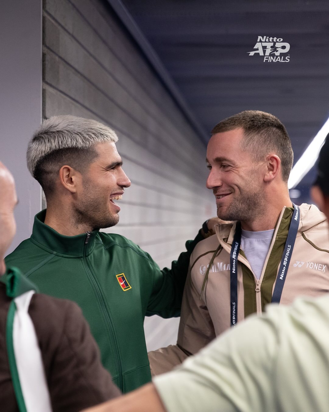 这组图有点可爱～作为第二替补的鲁德来到都灵总决赛，他的新发型显然得到了网坛发型先