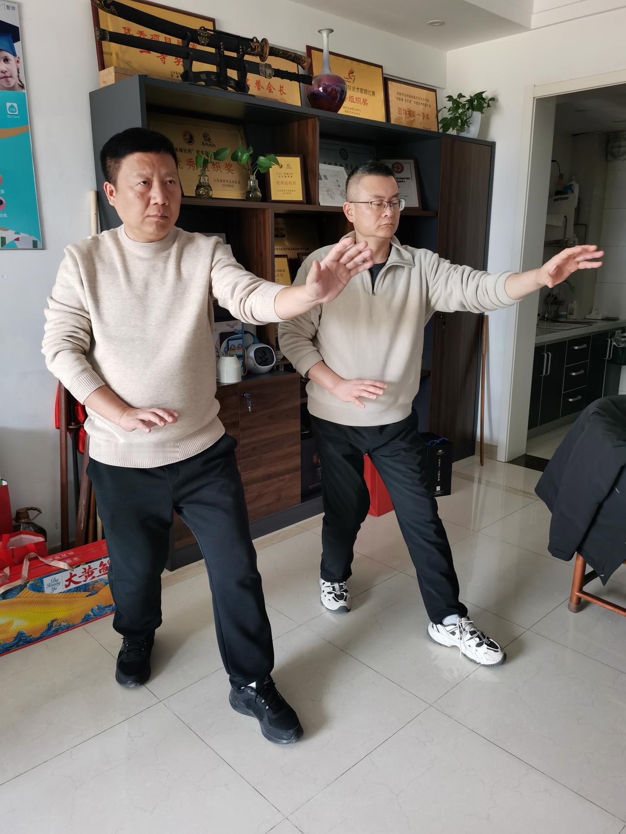 在网络上，真正的功夫和技艺者不会将真东西轻易暴露出来，第一真正的技法得来不易，第