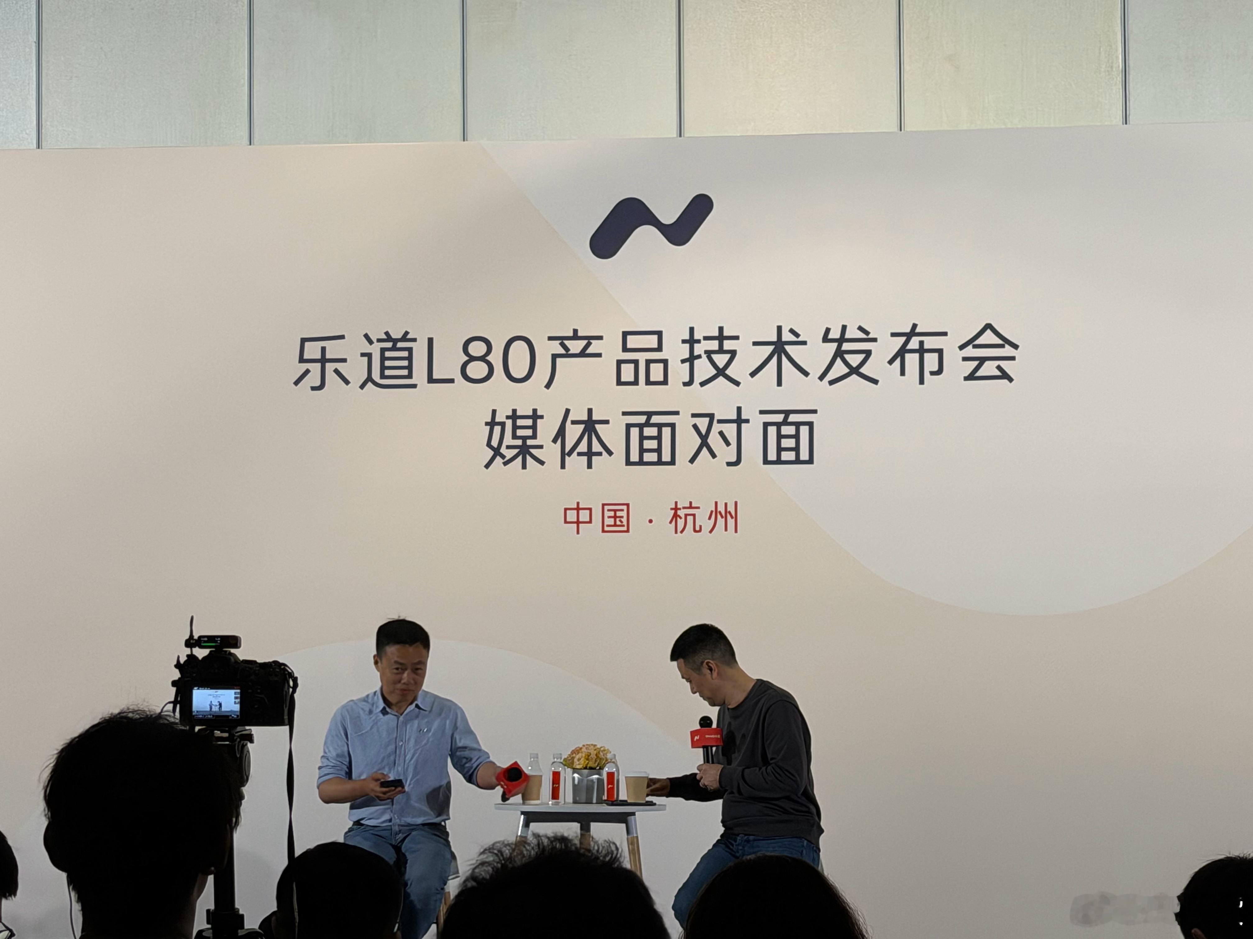 问了斌哥一个有趣的问题，为什么乐道L80不命名为L90五座版本，和蔚来ES8五座