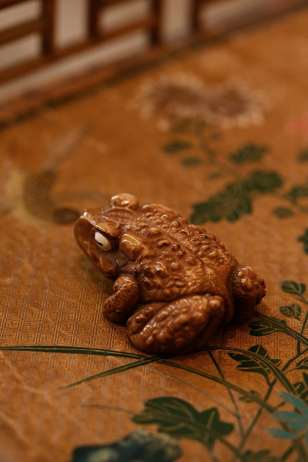 猛犸 | 呱呱来财 茶宠摆件仿古，腹部带老裂，造型线条温厚，匍匐而蹲，四肢简洁饱