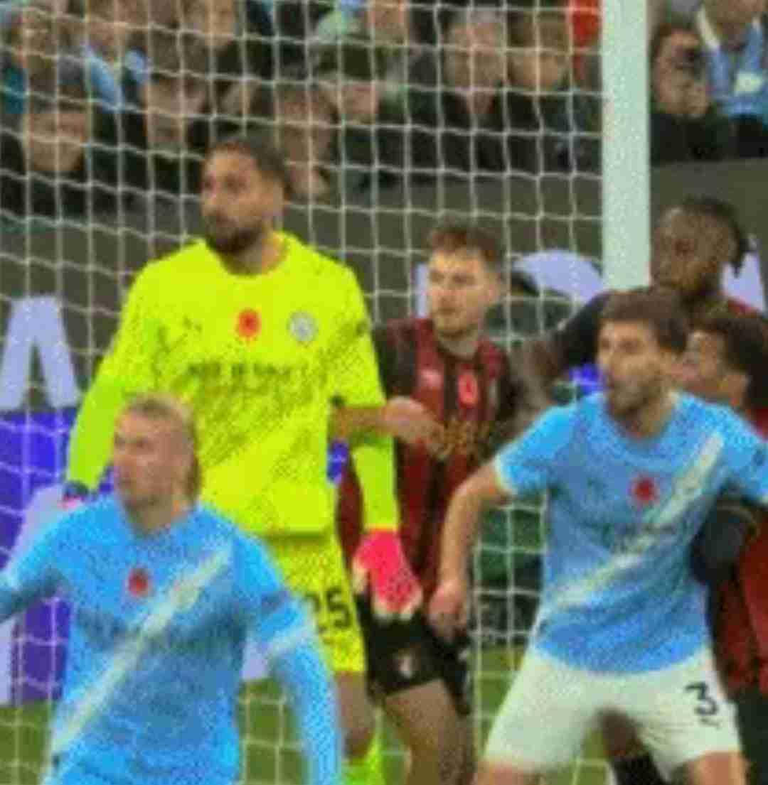 明显犯规，绝对误判，这球比窦娥还冤！
妥妥的犯规没有吹，反而多纳鲁马得了一张黄牌