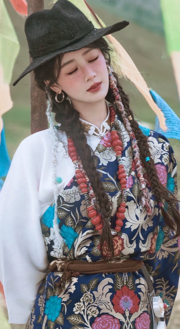 杨紫玉兰花开君再来 💜杨紫董竹君 𝐸𝓋𝑒𝓃 𝓉𝒽𝑒 𝓌𝒾𝓃