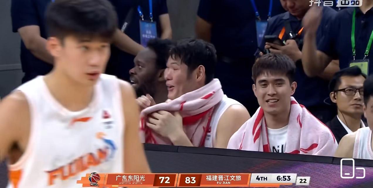 再这么打要输了，大哥。。。。。。真想打北京啊。而且这场球输了下一场打山西，要是再