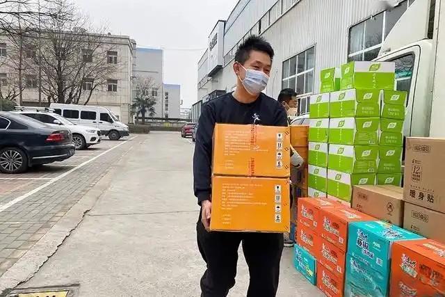 某地级市经销商李总，前几年是当地经销商的操盘手，后期公司出现问题，自己代理了新的