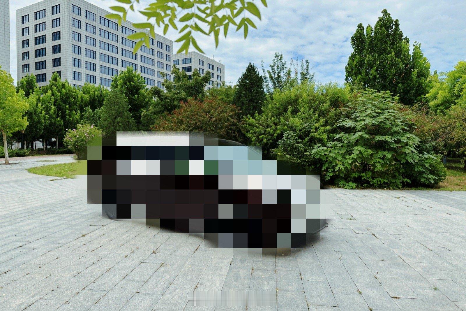 周末加班拍个车，能猜出来算你厉害[嘻嘻]MPV[超话]  ​​​
