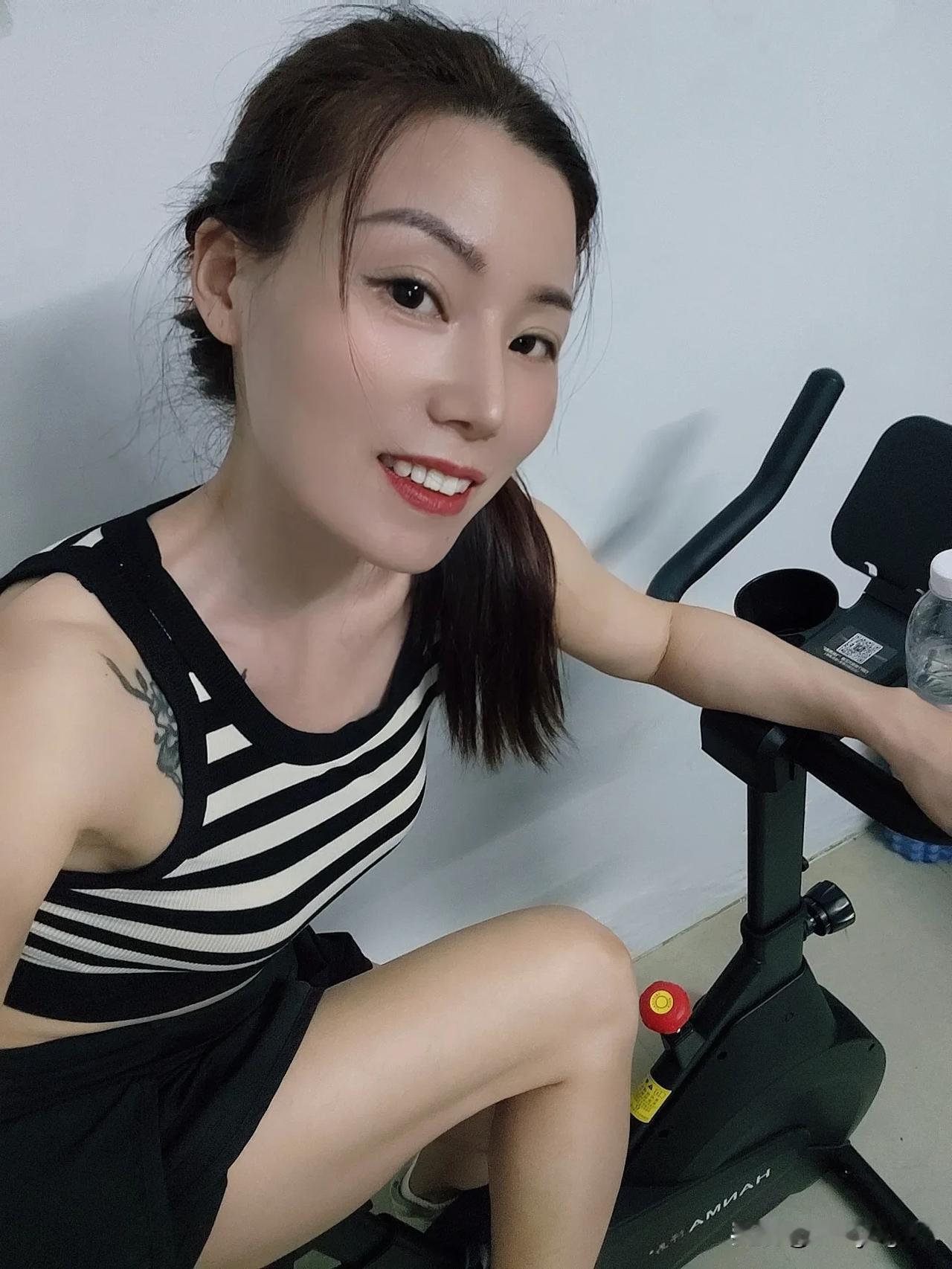 运动使我快乐！自律生活碎片 快乐运动时刻 运动女孩 生活运动记录