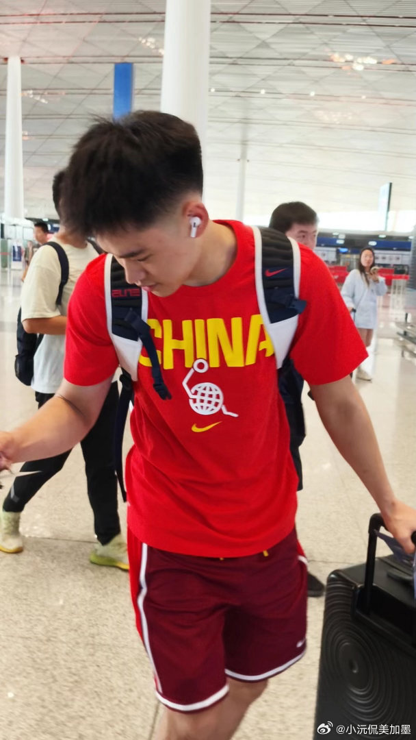 中国男篮抵达沈阳备战世预赛21将集结沈阳，郭士强挂帅世预赛关键战。赵继伟高诗岩主
