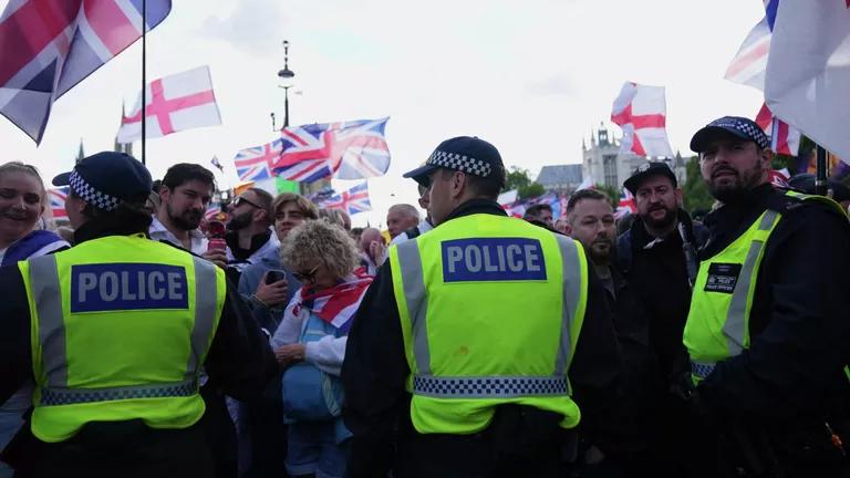 英国内政大臣马哈茂德谴责伦敦抗议袭警：涉事者或面临起诉！
英国内政大臣沙巴纳・马
