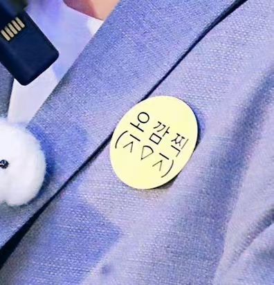 吴世勋分享未公开写真花絮初见雏形的吴小鸡 