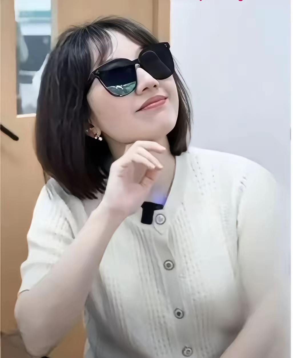 这位救死扶伤，为人民服务的女医生爆雷了！
网传还有17分钟的视频，主要内容是跟副