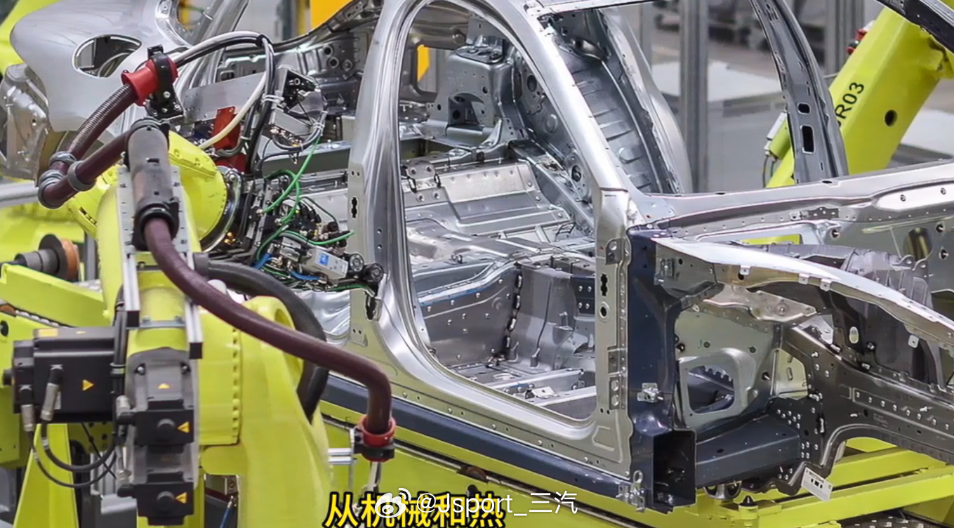 侧外围件的短法兰面也是有的如图1，它并不把整个门槛梁包起来而是直接用胶水和FDS