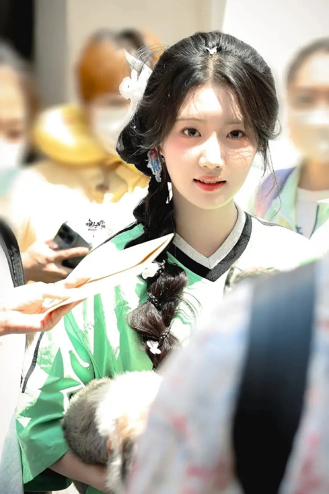 卢昱晓粉丝又开始吹颜值了，但是这明明是精修啊 ​​​