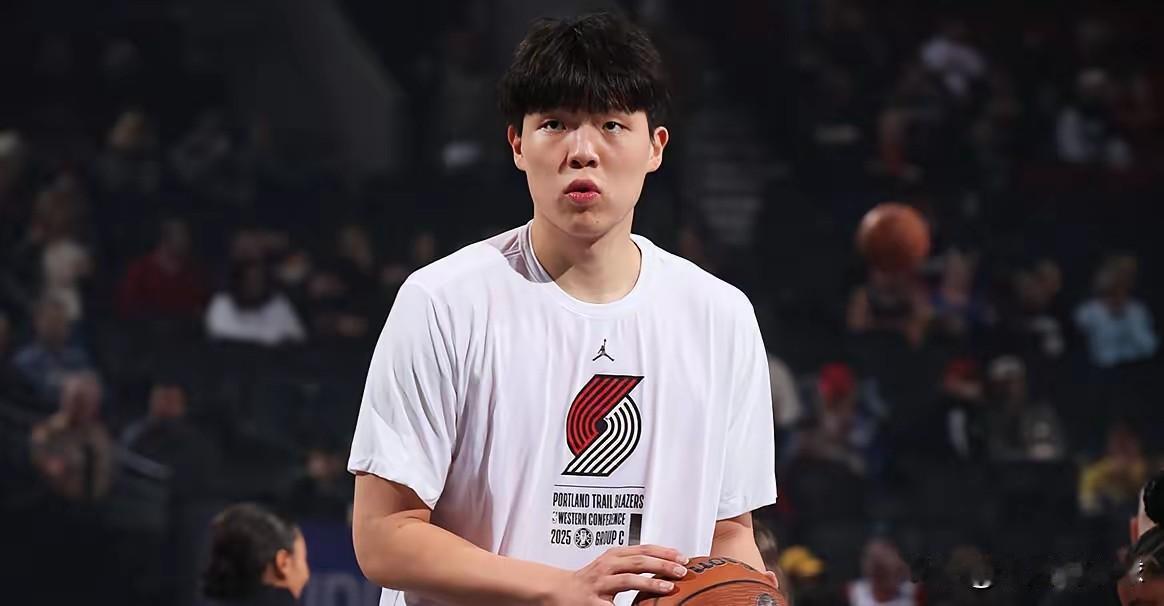 可喜可贺！不用当吉祥物了，哪怕是下放也至少能够上场打球了！

在连续五场比赛没有