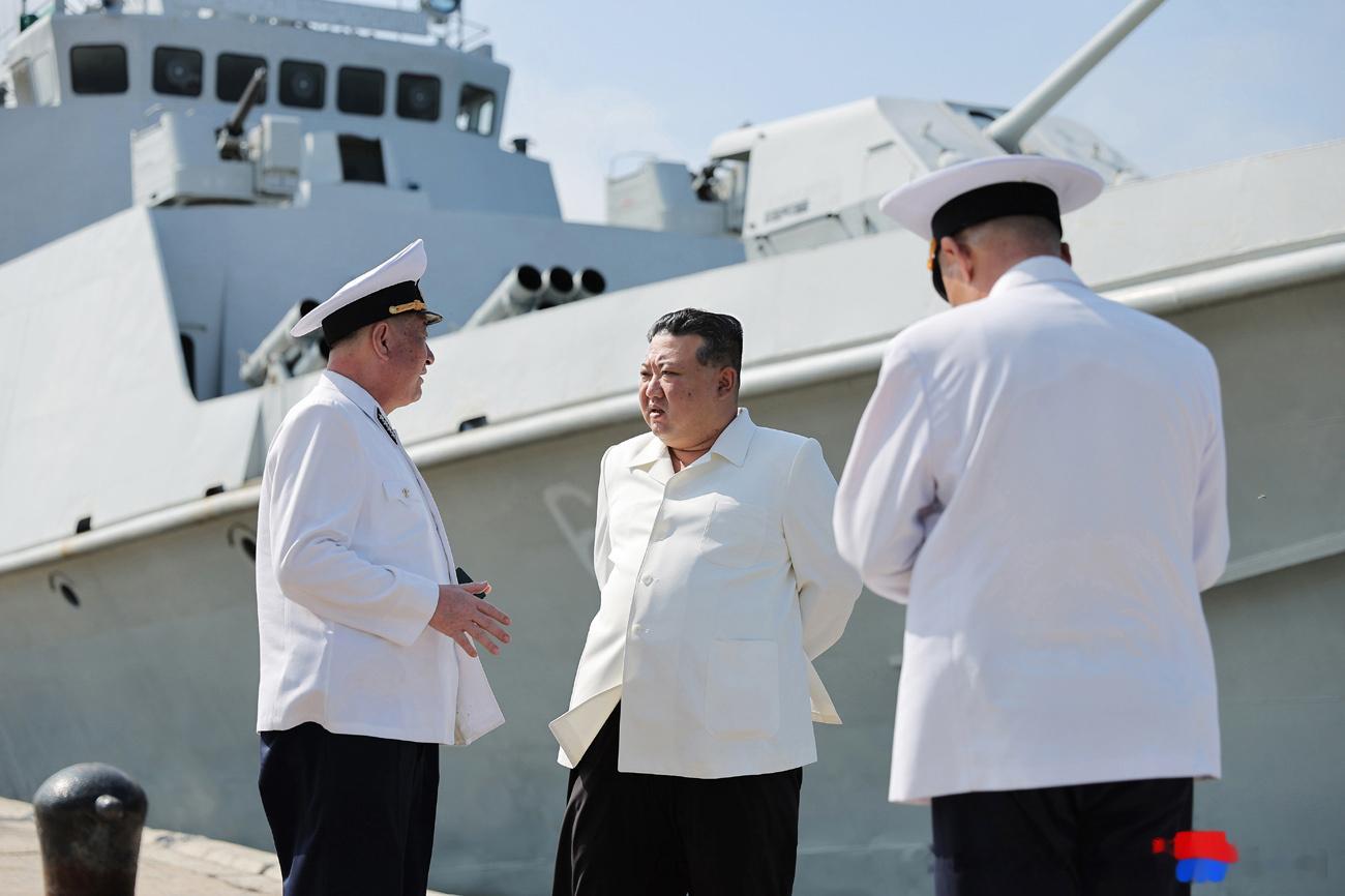 敬爱的金正恩同志视察荣获吴仲洽七团称号的朝鲜人民军海军东海舰队近卫第2水上舰队 