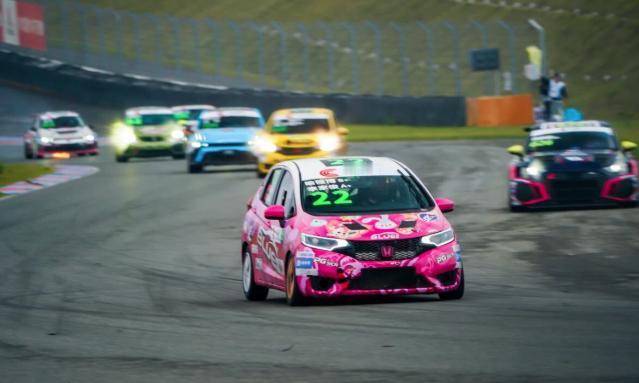 此次CTCC中国汽车场地职业联赛，从排量方面来区分的话，一共分为三组。你知道吗？