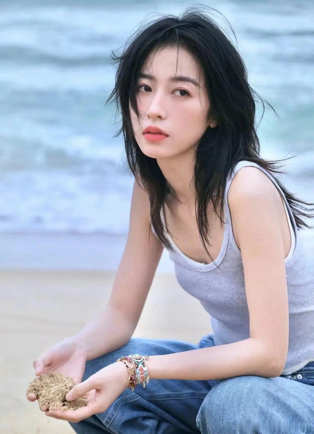 周雨彤这个发型美不美，得看发质发量，最重要的是看脸。 ​​​