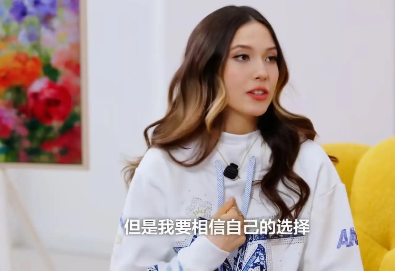 三里屯健身房偶遇谷爱凌谷爱凌妈妈问她：“你怎么看评论这么轻松？我就想上去怼他们一