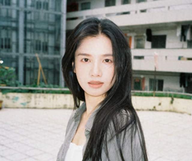 张婧仪：大气舒展的中式电影骨相，忧郁故事感与温暖生命力共生