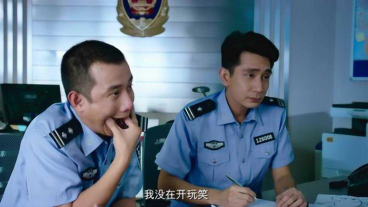 今天下午四点开会，一个老同事到场后，拿出一台新买的华为Mate 60Pro手机，