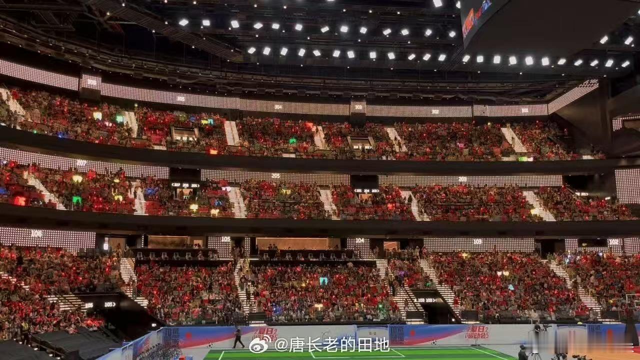 苏新皓运动会人气苏新皓线下人气大断层苏新皓线下人气大断层，太牛啦，[嘻嘻][嘻嘻