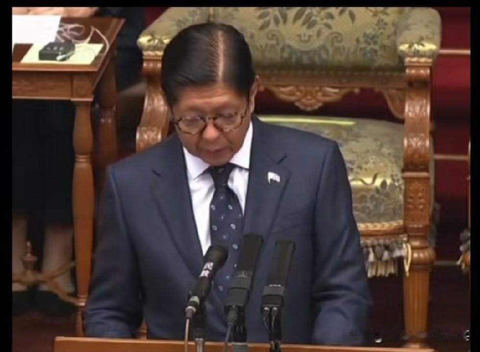 小菲猴是要治治的时候了，前几日跑到小本子那里，跳个不停，凭着自己今年是东盟轮值国