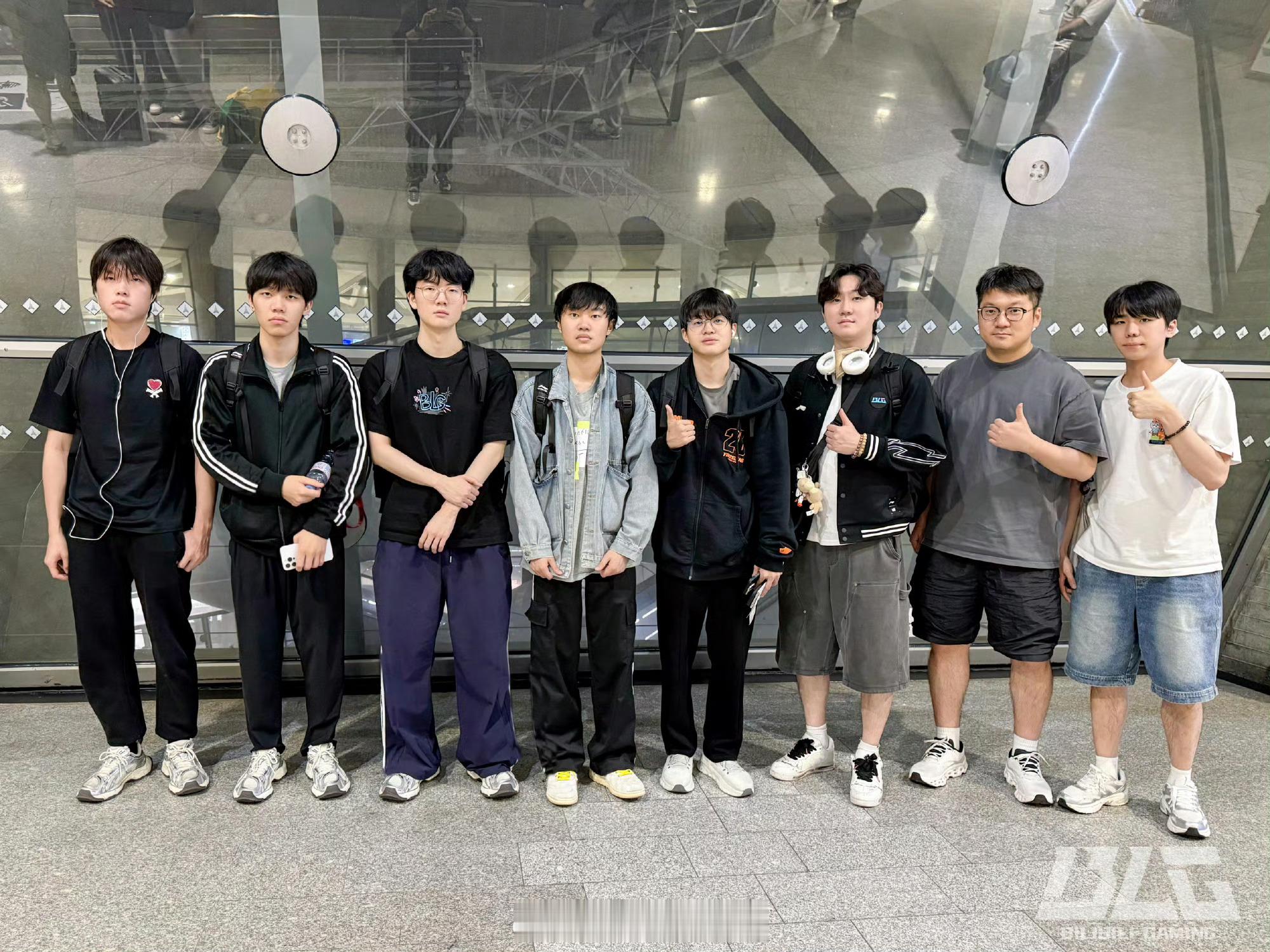 BLG从韩国抵达巴黎去了能拿🏆吗BLG ewc英雄联盟分组公布英雄联盟