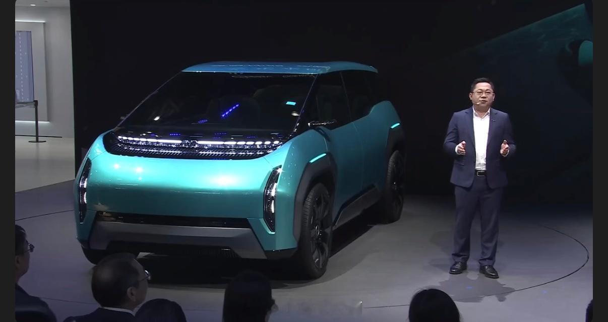 比亚迪海洋网全新概念车 Ocean-V 在北京车展迎来全球首秀，正式开启“海洋美