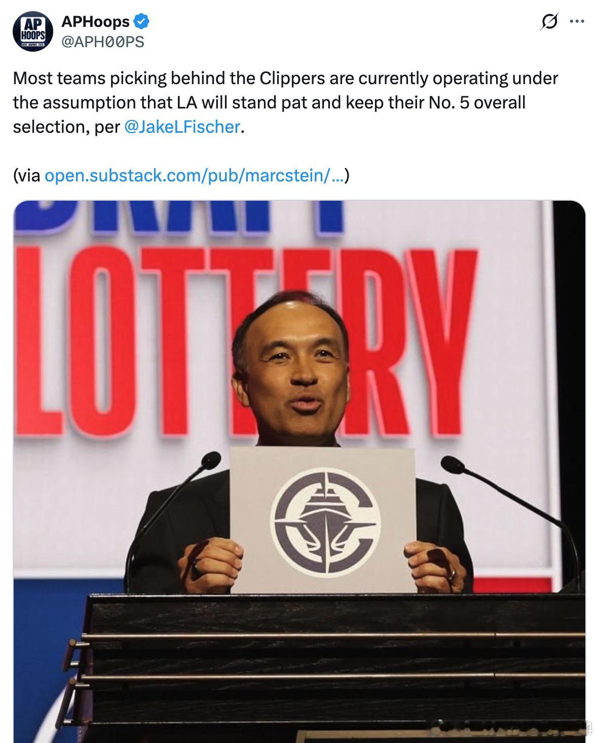 据Jake Fischer报道，目前排在快船之后的大多数球队都认为，快船将按兵不
