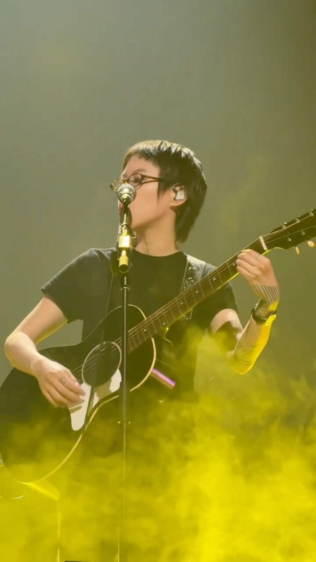 窦靖童第一窦靖童的音色吉他童 依旧没有不帅的义务🎸 