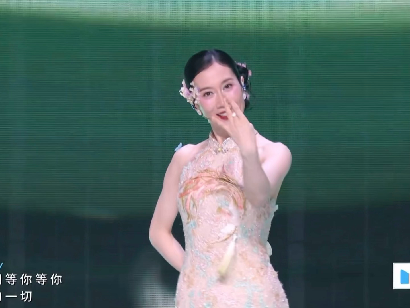 浪姐直播 对口型温峥嵘一开口还以为是蜡笔小新真的难为姐姐了连假唱都这么难听哈哈哈