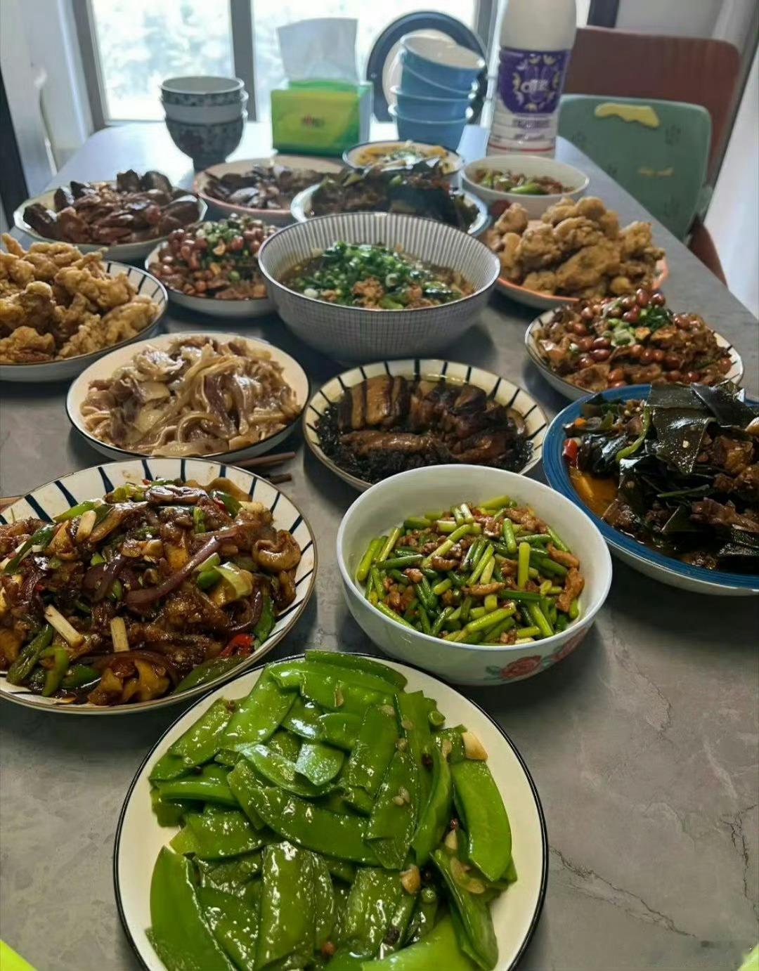 凭这个菜色，你能猜到主人是哪里人吗？ 