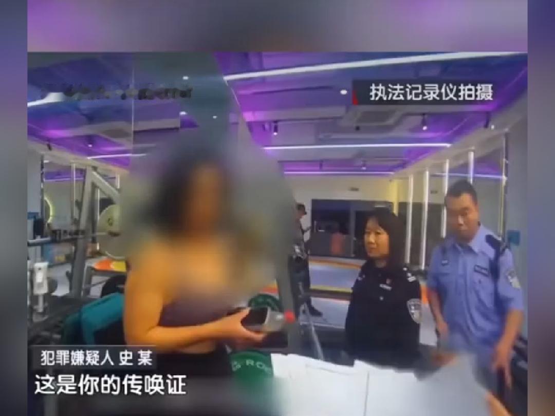 女子批量调换网购衣物退货牟利，涉案两万余元被刑拘
 
北京朝阳公安近日公布一起网