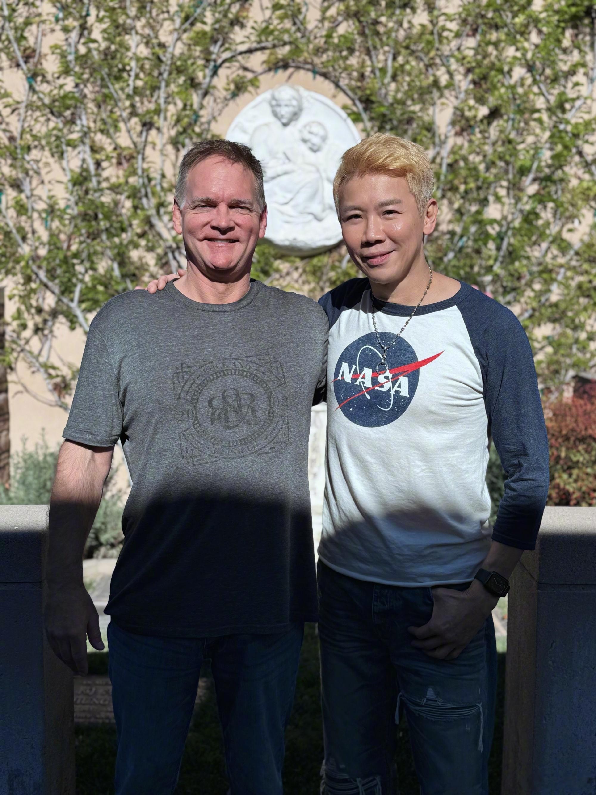 陶喆巡演完祭奠父亲 陶喆巡演完美收官，紧接着就去祭奠父亲，在vlog里他真诚地表