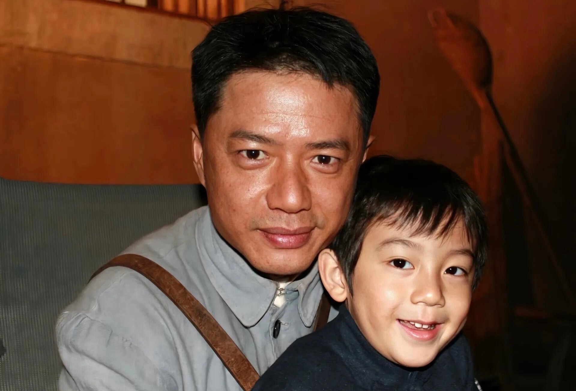 半个娱乐圈的人都抱过林沐然李兰迪、陈哲远、陈建斌、胡军、刘德华、刘涛等半个娱乐圈