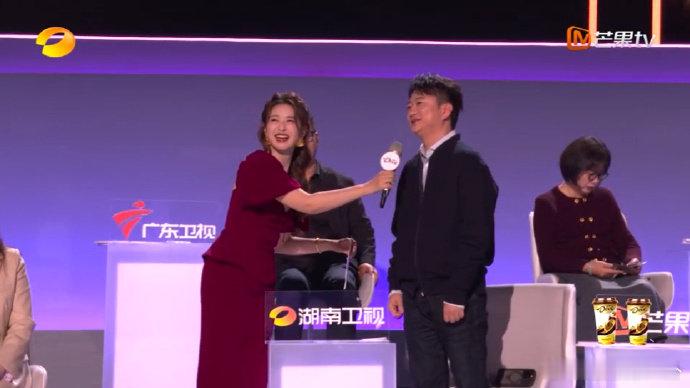 笑不活了！那英这哪是当导师啊，分明是来音综当 “金牌艺统” 的，两个好苗子一个都