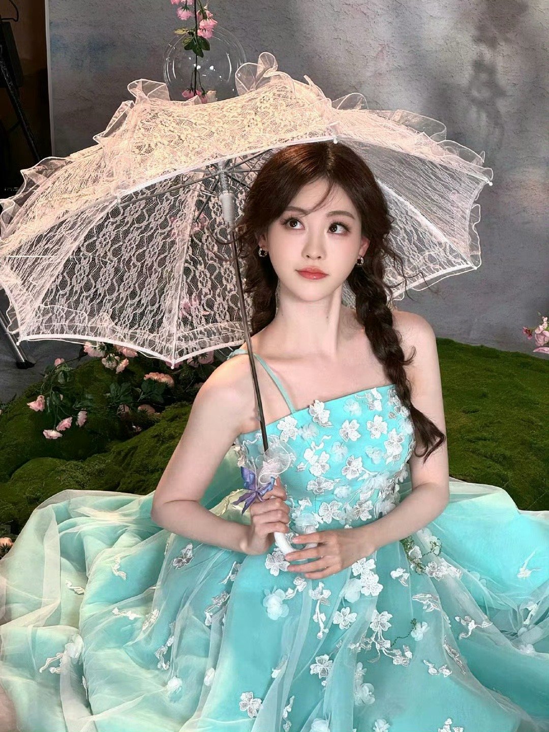 祝绪丹直播抽新年礼盒 祝绪丹这波直播太圈粉了！光看脸就已沉醉，还全程照顾粉丝感受