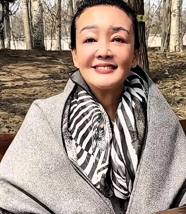 有人记得那时候，直播间人很多，大家都在看，都在买。那时候热闹，因为吵架，因为家事