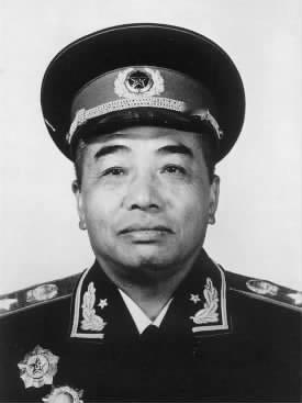 1956年，彭德怀徐州散步，紧盯墙上10个字，脸一沉：这必须改！谁写的？
 
这