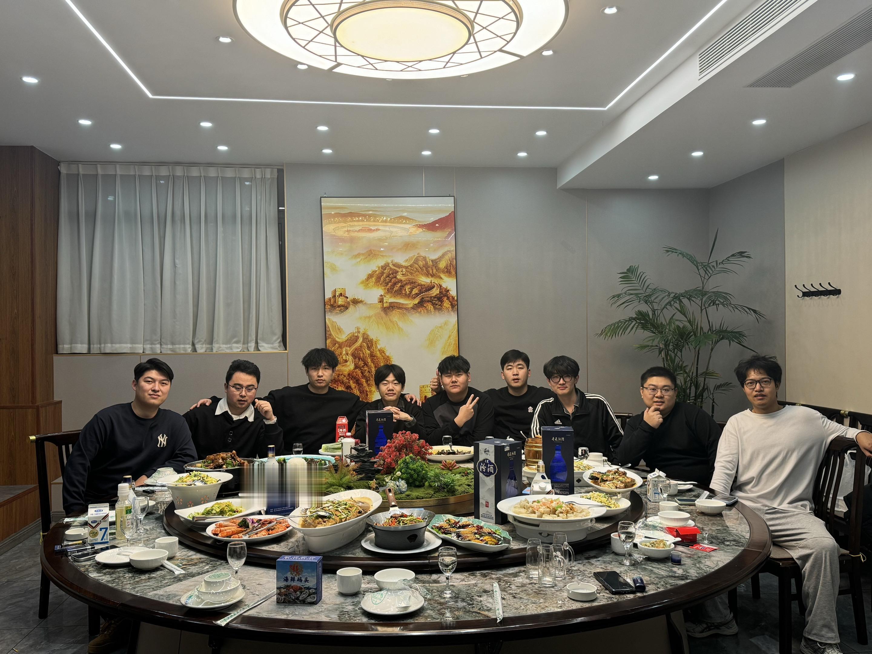 读书固然重要 但江湖讲人情世故 学历是张好牌 但单出没用！