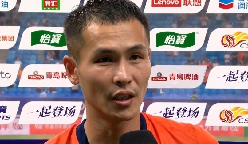 打虎亲兄弟，上阵父子兵！

山东泰山果然是好样的，客场面对青岛海牛竟然被吊打，黄