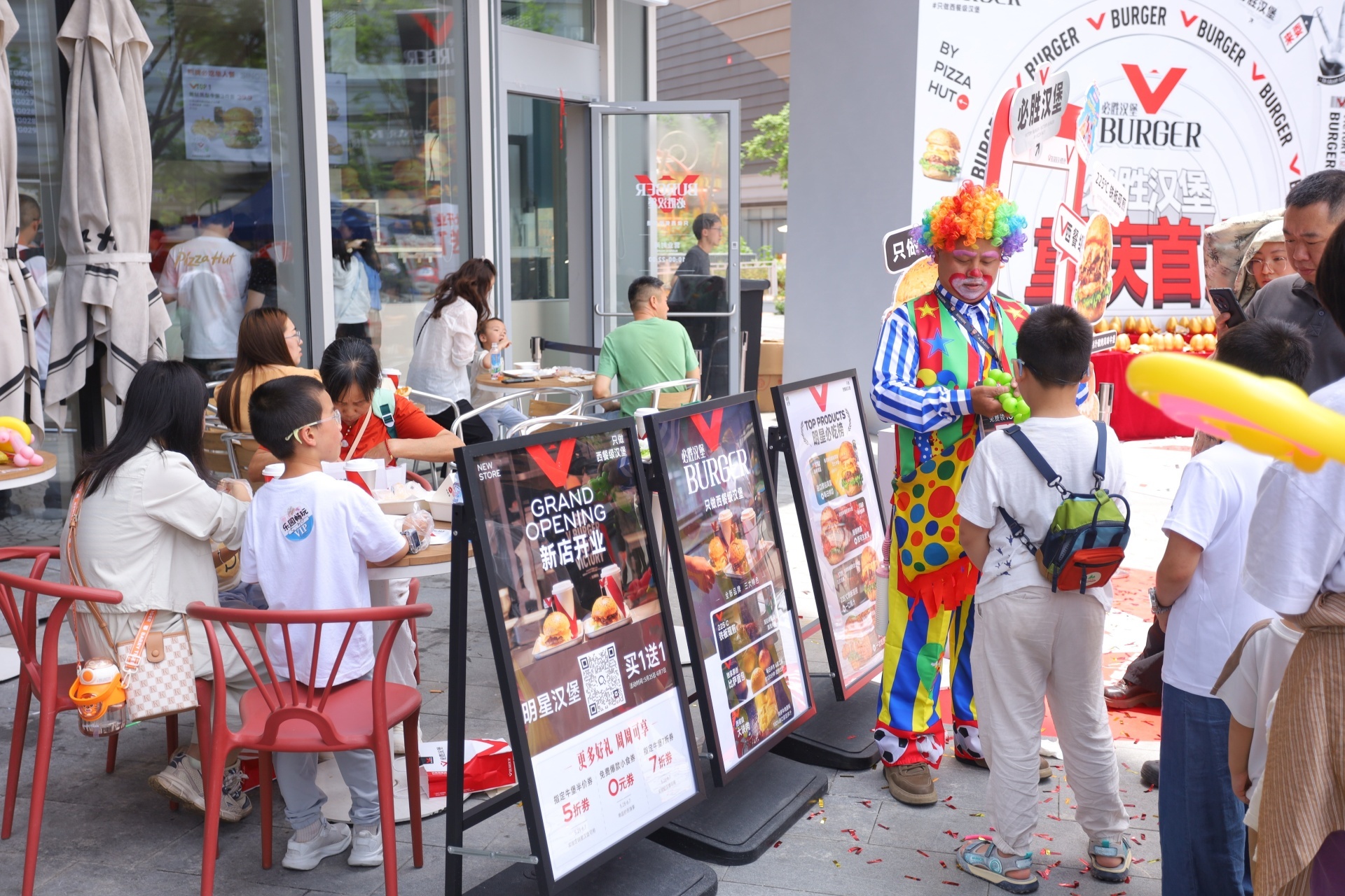 重庆主城藏不住的必胜风味 你们知道重庆主城的必胜风味是啥吗？那必须是要整一个汉堡