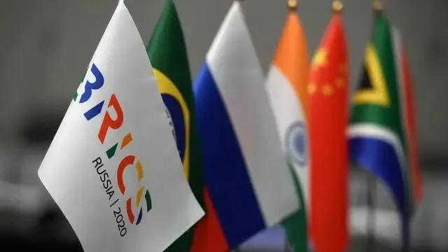 金砖国家能掀起去美元化浪潮吗？俄罗斯已经提议金砖国家之间建立贸易结算机制，巴西则