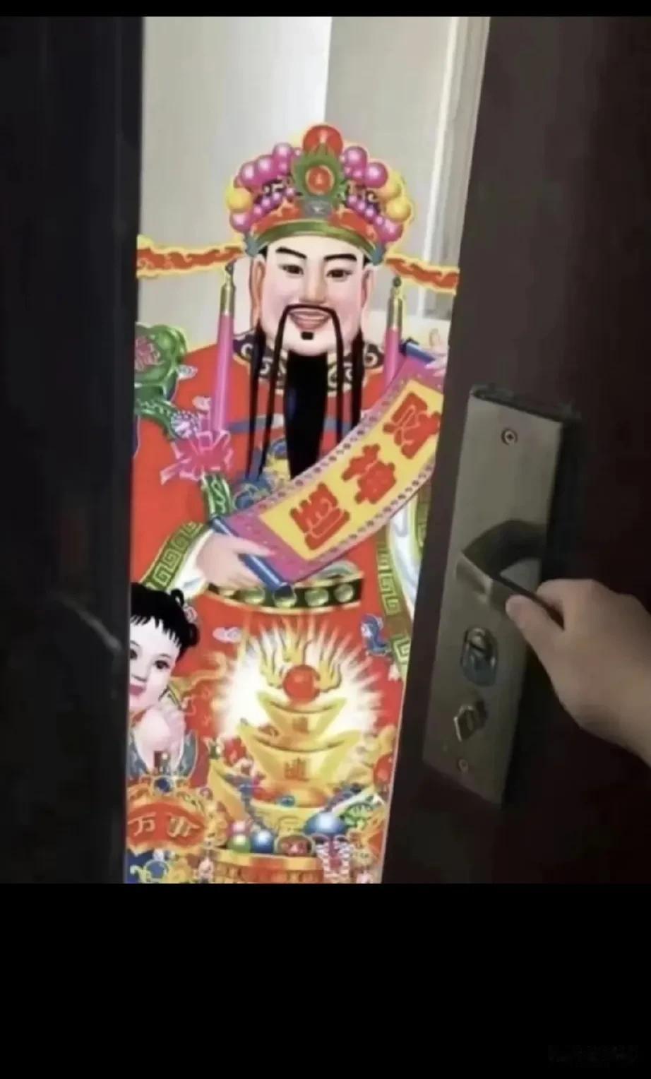 30年前家穷，妈妈卖了粮食上街扯了一段方格子布说是准备给我做条裤子，高兴得不得了