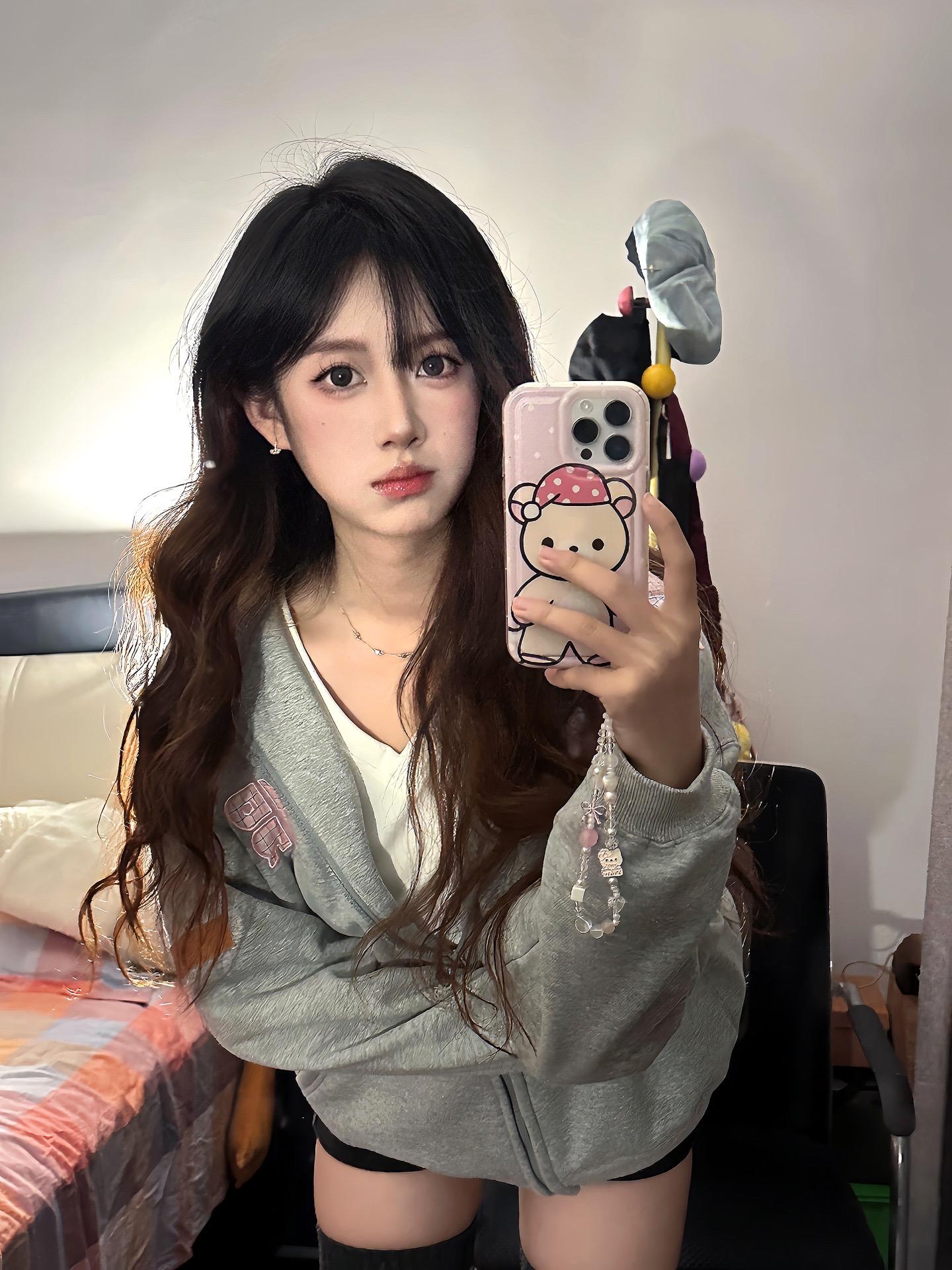 别到处找抽象文案了 好好生活吧因为你的人生更好笑呀