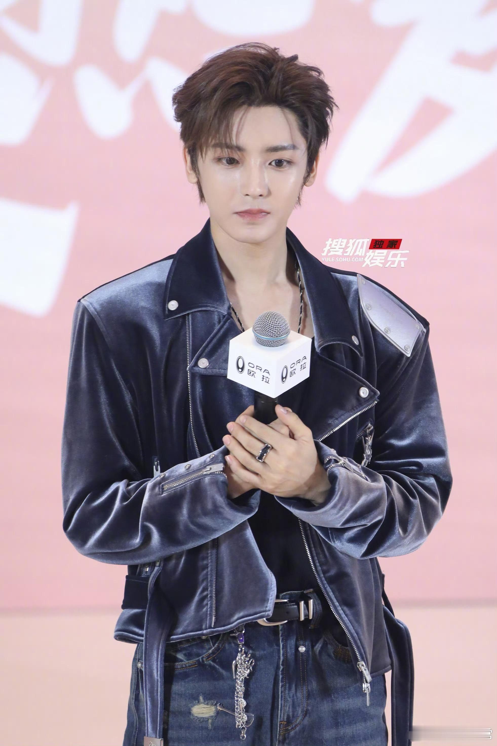 侯明昊、于适95生今日线下活动生图 
