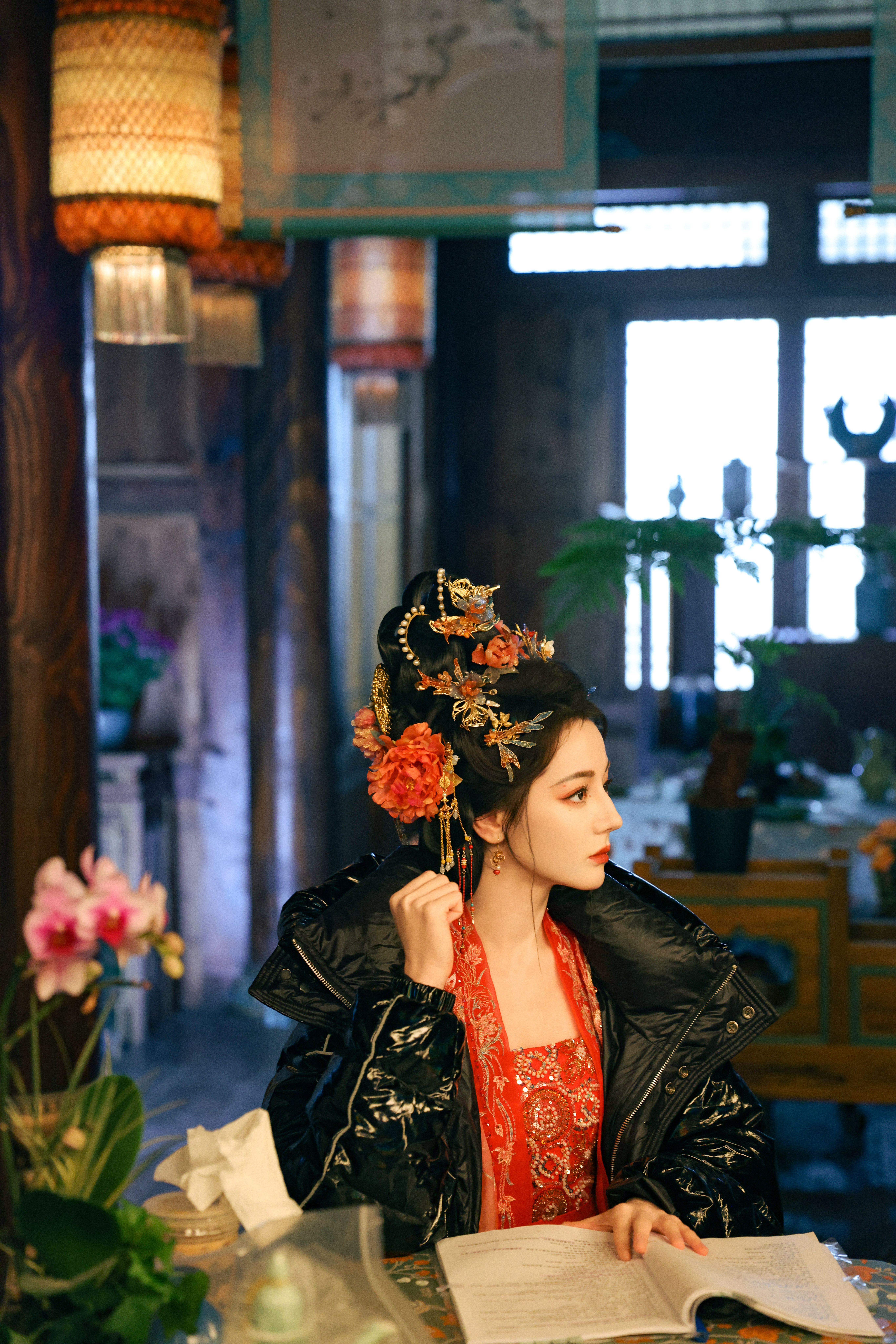 迪丽热巴贺思慕的五感体验卡 萌萌的灵主大人就这么盯着你看每晚18:00锁定继续追