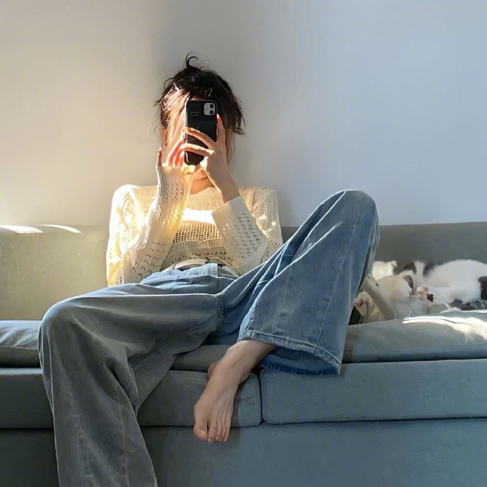 在爱的世界里，没有谁对不起谁，只有谁不懂得珍惜谁。 