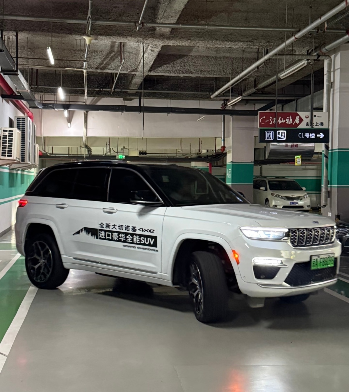 Jeep 在中国是真不行了，面对坦克 300 这群选手，把大切降到了 25 万（